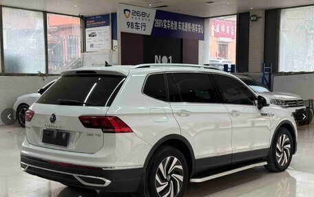 Volkswagen Tiguan II, 2023 год, 2 450 000 рублей, 4 фотография