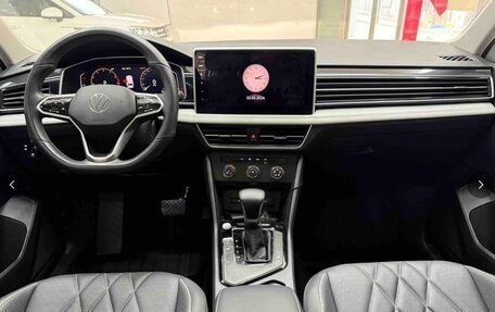 Volkswagen Tiguan II, 2023 год, 2 450 000 рублей, 9 фотография