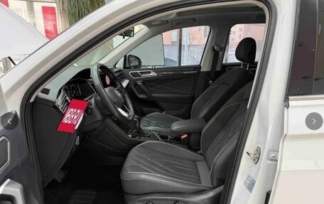 Volkswagen Tiguan II, 2023 год, 2 450 000 рублей, 15 фотография
