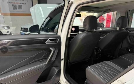 Volkswagen Tiguan II, 2023 год, 2 450 000 рублей, 18 фотография