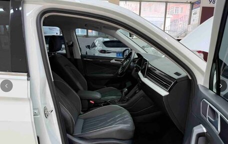 Volkswagen Tiguan II, 2023 год, 2 450 000 рублей, 16 фотография