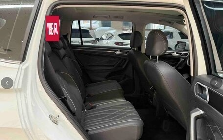 Volkswagen Tiguan II, 2023 год, 2 450 000 рублей, 20 фотография