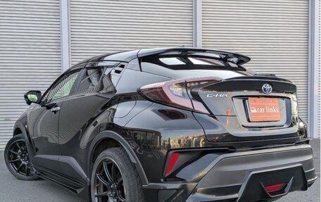 Toyota C-HR I рестайлинг, 2018 год, 1 910 000 рублей, 8 фотография