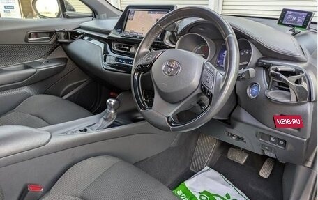 Toyota C-HR I рестайлинг, 2018 год, 1 910 000 рублей, 17 фотография