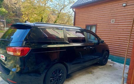 KIA Carnival III, 2016 год, 2 400 000 рублей, 7 фотография