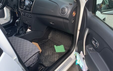 Renault Logan II, 2018 год, 750 000 рублей, 10 фотография