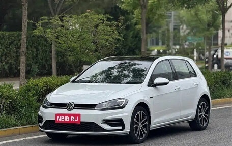 Volkswagen Golf VII, 2018 год, 1 435 035 рублей, 1 фотография