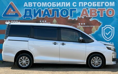 Toyota Voxy III, 2016 год, 2 000 000 рублей, 2 фотография