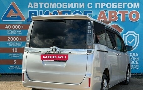 Toyota Voxy III, 2016 год, 2 000 000 рублей, 3 фотография