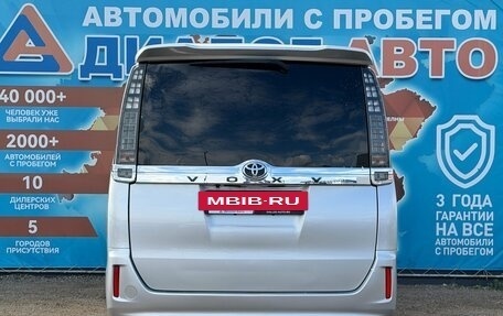 Toyota Voxy III, 2016 год, 2 000 000 рублей, 5 фотография