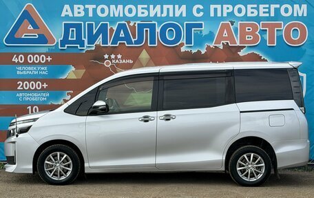 Toyota Voxy III, 2016 год, 2 000 000 рублей, 8 фотография