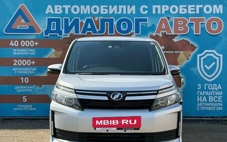 Toyota Voxy III, 2016 год, 2 000 000 рублей, 11 фотография