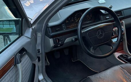 Mercedes-Benz E-Класс, 1993 год, 350 000 рублей, 6 фотография