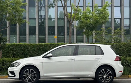 Volkswagen Golf VII, 2018 год, 1 435 035 рублей, 3 фотография