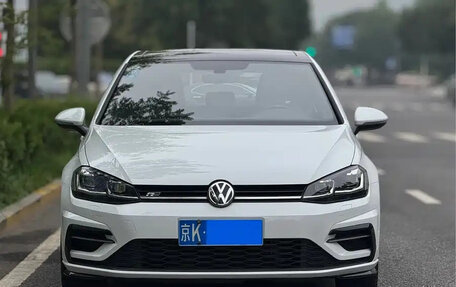 Volkswagen Golf VII, 2018 год, 1 435 035 рублей, 2 фотография