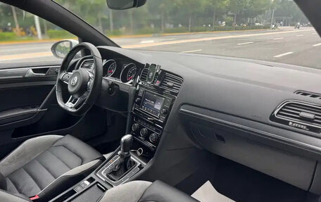 Volkswagen Golf VII, 2018 год, 1 435 035 рублей, 9 фотография