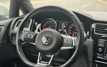 Volkswagen Golf VII, 2018 год, 1 435 035 рублей, 11 фотография