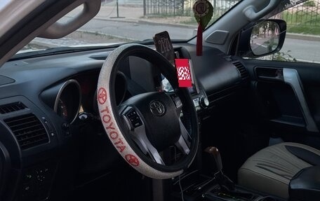 Toyota Land Cruiser Prado 150 рестайлинг 2, 2009 год, 2 900 000 рублей, 16 фотография