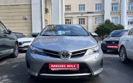 Toyota Auris II, 2013 год, 1 350 000 рублей, 2 фотография