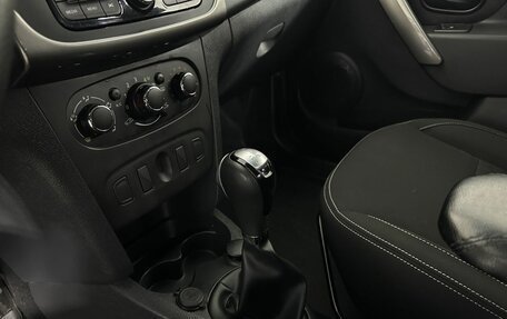 Renault Logan II, 2016 год, 850 000 рублей, 13 фотография