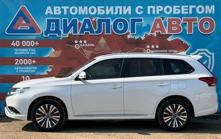 Mitsubishi Outlander III рестайлинг 3, 2022 год, 2 790 000 рублей, 8 фотография