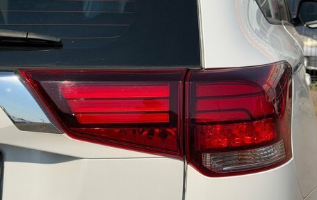 Mitsubishi Outlander III рестайлинг 3, 2022 год, 2 790 000 рублей, 13 фотография