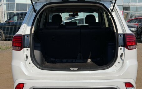 Mitsubishi Outlander III рестайлинг 3, 2022 год, 2 790 000 рублей, 14 фотография