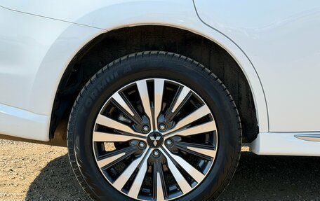 Mitsubishi Outlander III рестайлинг 3, 2022 год, 2 790 000 рублей, 15 фотография