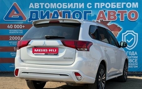 Mitsubishi Outlander III рестайлинг 3, 2022 год, 2 790 000 рублей, 3 фотография