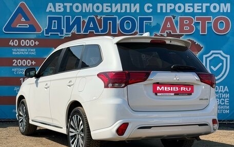 Mitsubishi Outlander III рестайлинг 3, 2022 год, 2 790 000 рублей, 6 фотография