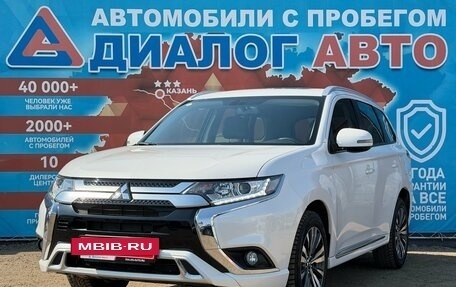 Mitsubishi Outlander III рестайлинг 3, 2022 год, 2 790 000 рублей, 9 фотография