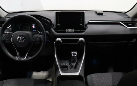 Toyota RAV4, 2020 год, 3 375 000 рублей, 6 фотография