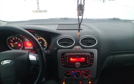 Ford Focus II рестайлинг, 2011 год, 800 000 рублей, 2 фотография