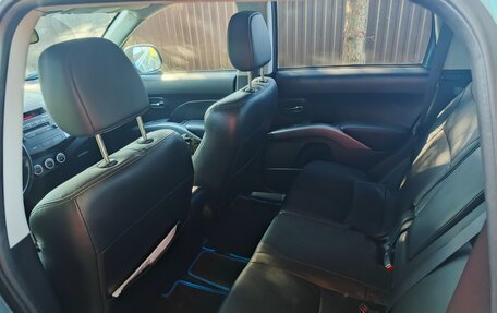 Mitsubishi Outlander III рестайлинг 3, 2007 год, 1 600 000 рублей, 11 фотография