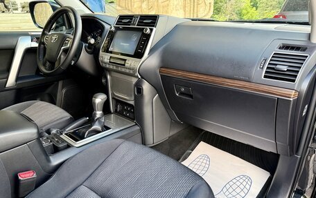 Toyota Land Cruiser Prado 150 рестайлинг 2, 2019 год, 4 899 999 рублей, 9 фотография