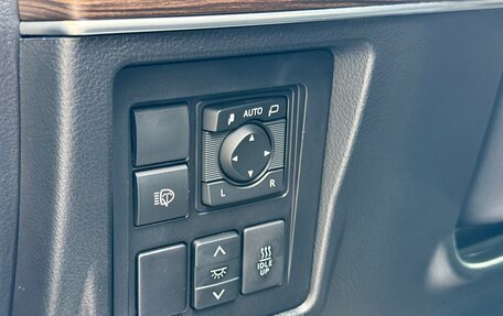 Toyota Land Cruiser Prado 150 рестайлинг 2, 2019 год, 4 899 999 рублей, 20 фотография