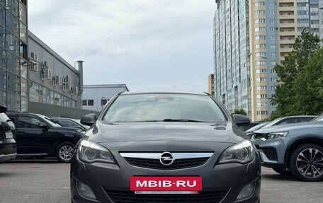 Opel Astra J, 2011 год, 599 000 рублей, 2 фотография