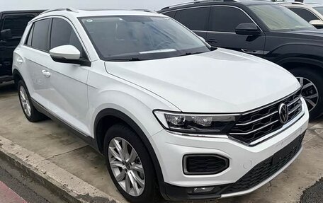 Volkswagen T-Roc I, 2021 год, 1 225 000 рублей, 2 фотография