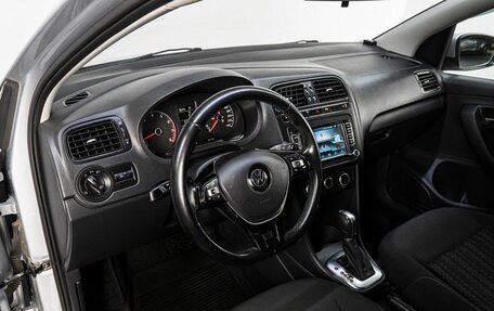Volkswagen Polo VI (EU Market), 2016 год, 1 100 000 рублей, 17 фотография