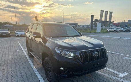 Toyota Land Cruiser Prado 150 рестайлинг 2, 2021 год, 6 100 000 рублей, 2 фотография