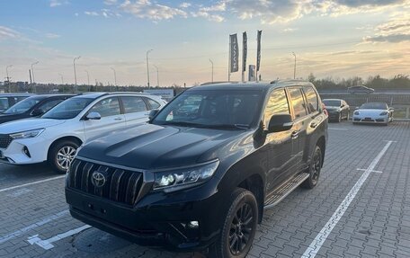 Toyota Land Cruiser Prado 150 рестайлинг 2, 2021 год, 6 100 000 рублей, 4 фотография