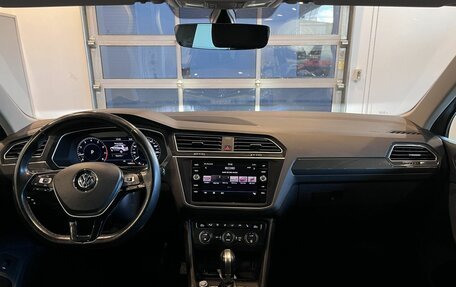 Volkswagen Tiguan II, 2018 год, 2 590 000 рублей, 9 фотография