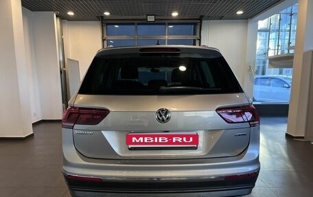 Volkswagen Tiguan II, 2018 год, 2 590 000 рублей, 4 фотография