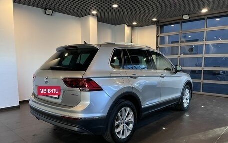 Volkswagen Tiguan II, 2018 год, 2 590 000 рублей, 3 фотография
