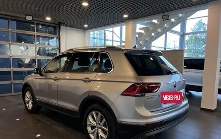 Volkswagen Tiguan II, 2018 год, 2 590 000 рублей, 5 фотография