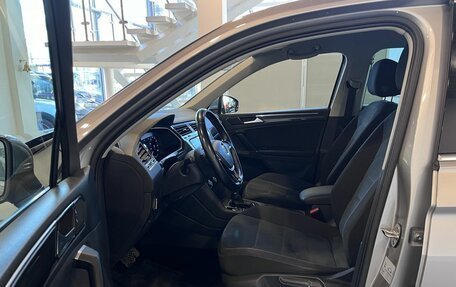 Volkswagen Tiguan II, 2018 год, 2 590 000 рублей, 16 фотография