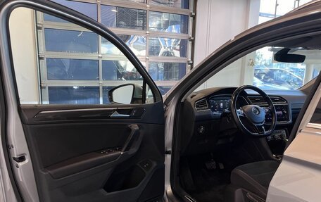 Volkswagen Tiguan II, 2018 год, 2 590 000 рублей, 21 фотография
