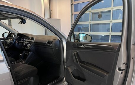 Volkswagen Tiguan II, 2018 год, 2 590 000 рублей, 27 фотография