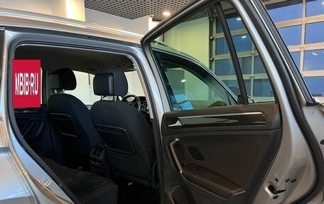 Volkswagen Tiguan II, 2018 год, 2 590 000 рублей, 17 фотография