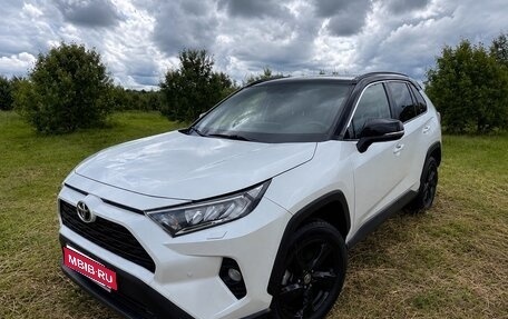Toyota RAV4, 2021 год, 3 250 000 рублей, 1 фотография